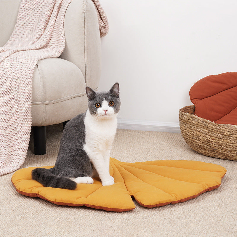 Leaf-Shaped Soft Bed Mat