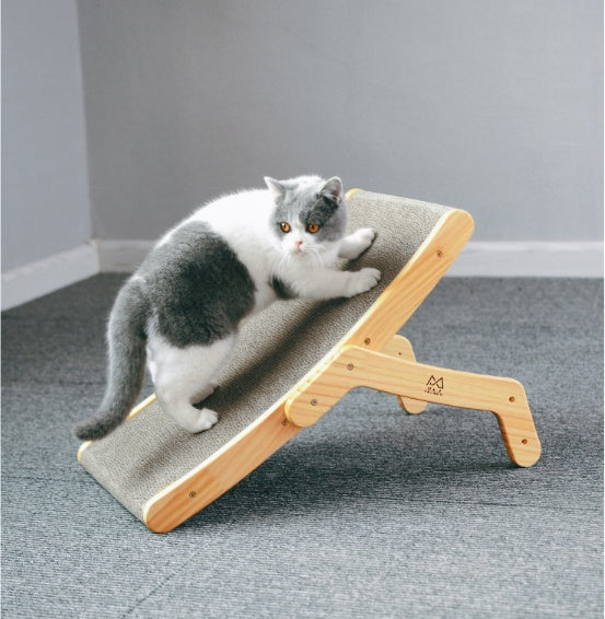 Deformable Vertical Cat Bed with Replaceable Corrugated Scratching Core